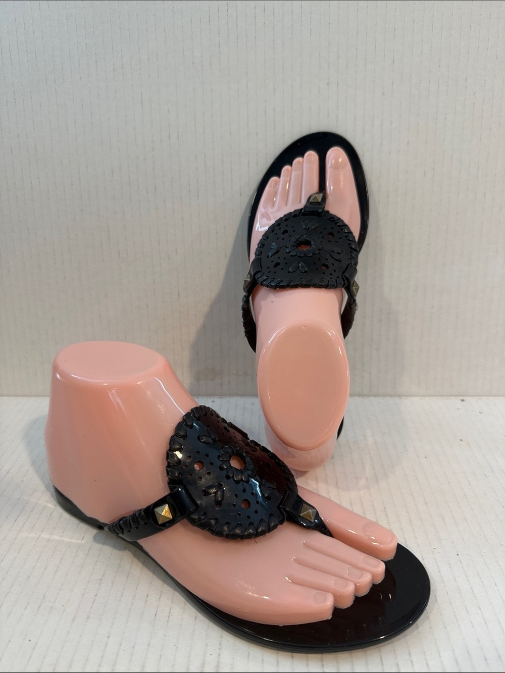 Jack Rogers Georgica Black Cutout Medallion Jelly Thong Sandals (sz 5)